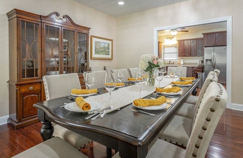 Chattanooga House | Main + Guest Home on the TN River! Sleeps 19 ppl!