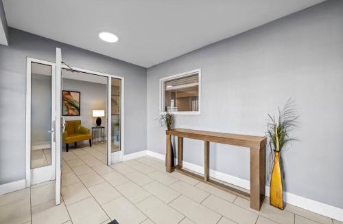 Greensboro Hotel | MainStay Suites Greensboro