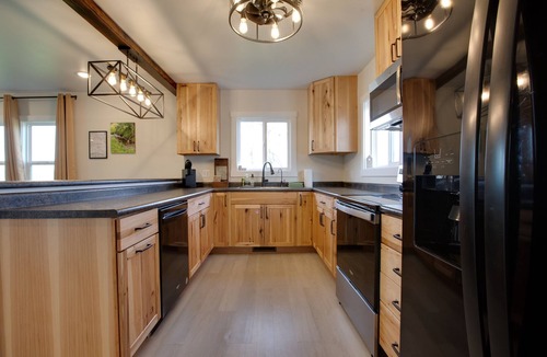 Helmsburg House | Make the Family Memories Here | Fishing Pond | Indoor Playground | Scenic Views