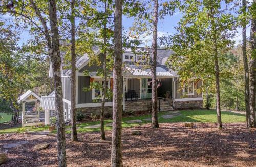 Arley House | Maple Branch - Private Putting Green Overlooking The Lake!