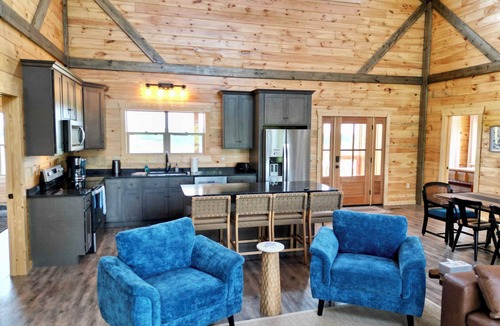 Rogers Cabin | Maple Moon | Hot tub | WiFi | New | Views