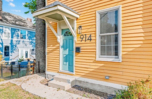 Lindenwald House | Marigold - Entire Home in Hamilton, Ohio - Historic charm with modern amenities