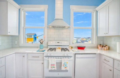 North Carolina Coast Villa | Marina Vista Retreat - Waterfront w/private dock