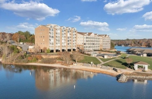 Smith Mountain Lake Condo | Mariners Landing Condo at SML. AMENITY OVERLOAD!