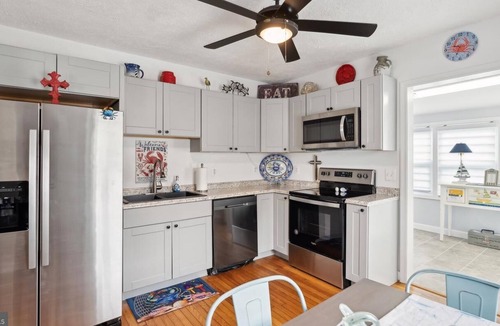 Issue Cottage | Maryland View. Charming 2-bedroom cottage, water view, walk to beach/boardwalk.