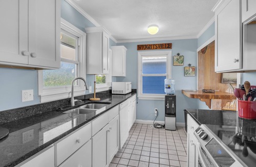 South End House | Mason Cottage. A 5 bedroom, Classic, Ocean Front Beach House