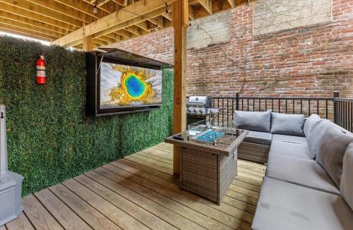 Lockerbie Square Apartment | Mass Ave Double Unit with Patio and Free Parking