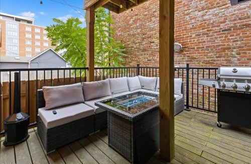 Lockerbie Square Apartment | Mass Ave Double Unit with Patio and Free Parking
