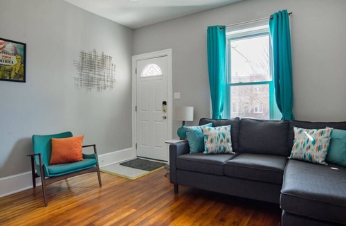 Truxton Circle Villa | Massive 6BR & 4BA Private Duplex Townhouse Central