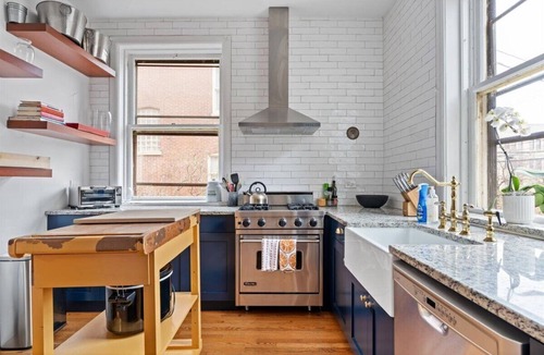 Uptown House | Massive Queen Anne Mansion for your whole family to stay!