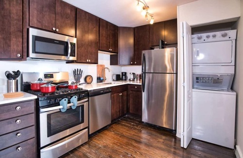 Near South Side Apartment | McCormick 4BR Huge Unit w/Pool Table | Sleeps 11