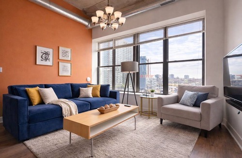 Near South Side Apartment | McCormick Place 2b/2b family unit with optional parking for up to 8 guests
