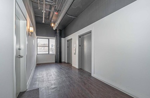 Near South Side Apartment | McCormick Place 2BR Spacious Corner Unit with Optional Parking Sleeps 6 Guests Near Soldier Field and Grant Park