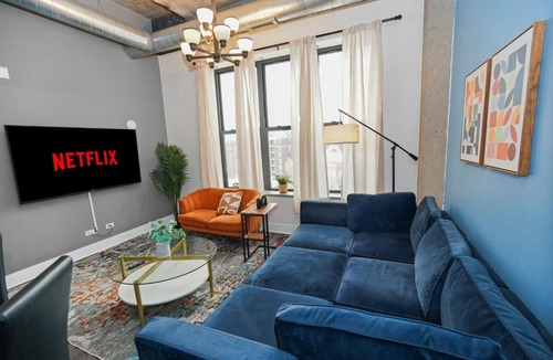Near South Side Apartment | McCormick Place Modern 2BR Loft in Downtown Chicago Michigan Avenue with Optional Parking Near Soldier Field