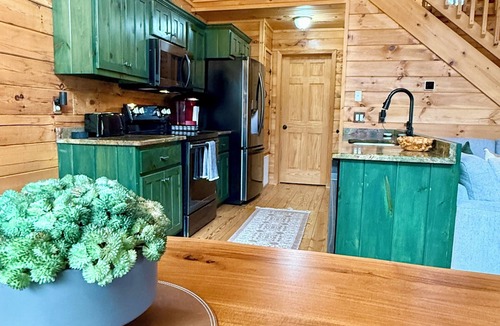 Murphy Cabin | Meadow Vista – 3BR/3BA Cabin Nestled in the Blue Ridge Mountains