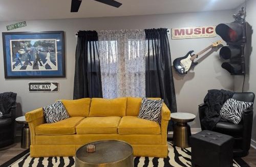 French Lick House | Meet Virginia less than 1 mile from casino and downtown