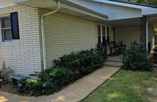 McEwen House | MEMAW'S Spacious 4 bedroom house with a pool & big yard! Golf course 1 mileaway.