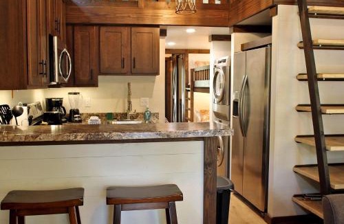 Monteagle House | Memorable Wooden Cabin Next to Great Hiking Trails in Monteagle, Tennessee
