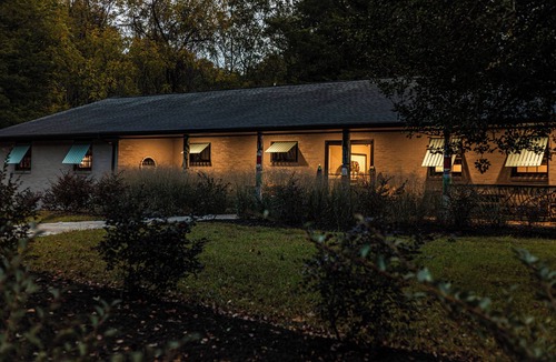 Wirtz Resort | MERU, a Cozy stay for Two in the Lodge of Karoo at Smith Mountain Lake