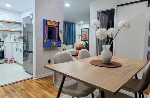 Southwest Raleigh House | Mid-Century Modern Cool Meets Comfy Convenience - Minutes to Downtown!