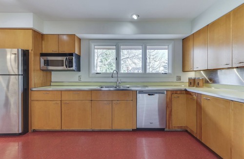 Greenfield House | Mid-century modern home with dream patio & pool