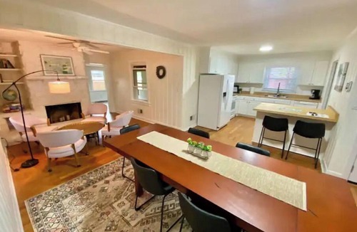 Wilmington House | Mid-town family home 5mi to Beach, river walk 1mi to UNCW, golf course and parks