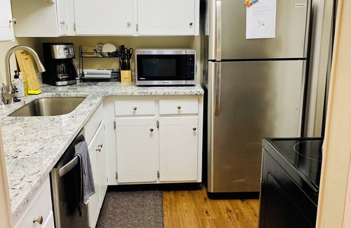 West End Apartment | Midtown 2BR/2BA Long-Term near Vandy/St.Thomas