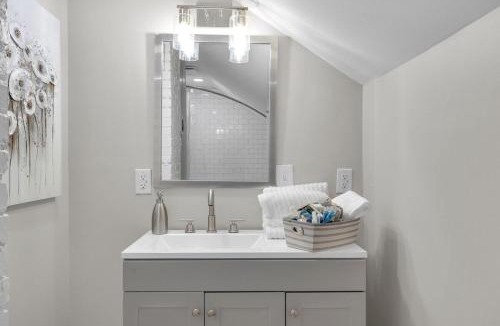 Meridian-Kessler House | MidTown Cozy Cottage