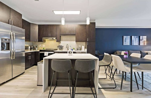 Cherry Apartment | Midtown Gem Steps to Uptown & Queens University!