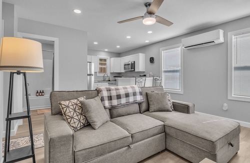 Wilmington House | ~Midtown Hub~ Perfect for Long Stays - Huge Lot - 5 min to WB & Airlie Gardens