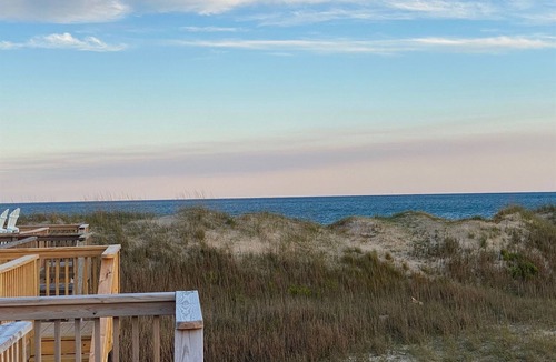 Hatteras Condo | "Might as Whelk" is a spacious beachy cabana!