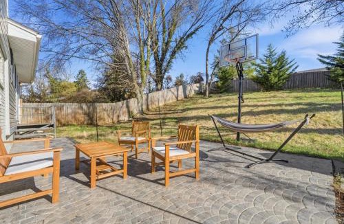 Oxon Hill House | Mini Golf, Hoops & Game Room, 5 Min to MGM Gaylord