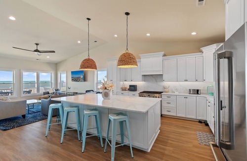 Holden Beach House | "Minnie's Sunday Sun" 5 bedroom 4.5 bath oceanfront home with a pool!