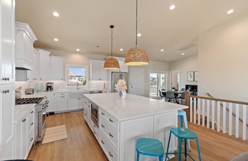 Holden Beach House | "Minnie's Sunday Sun" 5 bedroom 4.5 bath oceanfront home with a pool!