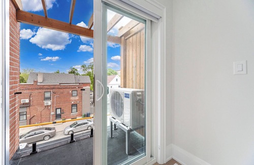 Dovercourt Park Apartment | Mins from Toronto Downtown UFT Exhibition Place
