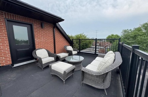 Dovercourt Park Apartment | Mins from Toronto Downtown UFT Exhibition Place
