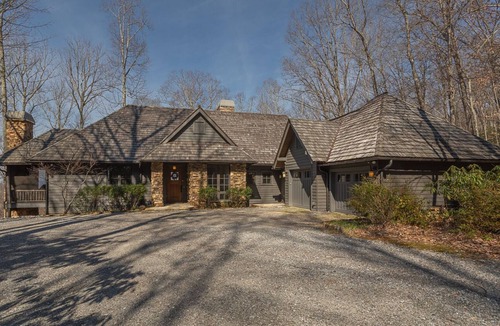 Sylva House | Misty Mountain Hideaway: A sanctuary in Balsam Mountain Preserve, with year round views and hot tub!