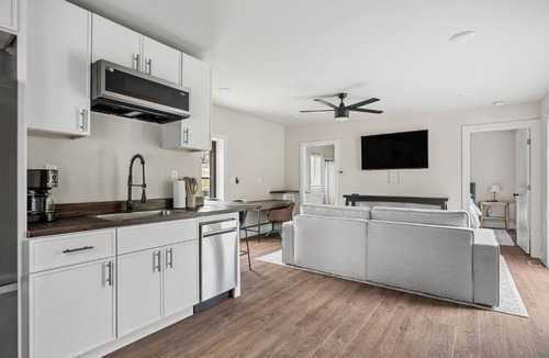 Allons Cabin | Mitchell Creek Marina Villa 2