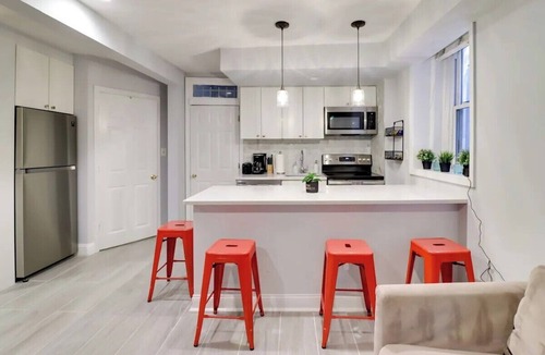 Truxton Circle House | Modern 1BD Apt- Steps to Convention Center & Metro