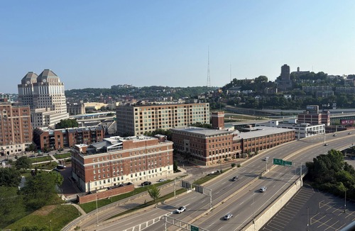 Downtown Cincinnati Apartment | Modern 1BR Riverfront Apartment near Reds Stadium w/Pool, Gym & Rooftop Deck