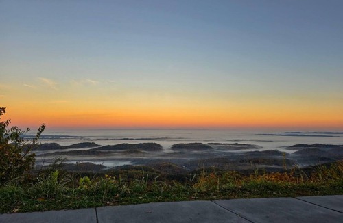 Mount Vernon House | Modern 2 Bedroom Lake House in the Smoky Mountains with Beautiful Sunset Skies