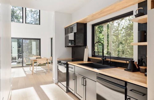 Rileyville Ski Chalet | Modern 2-Bedroom Scandanavian Style Chalet Near Shenandoah Natl Park w/Hot Tub
