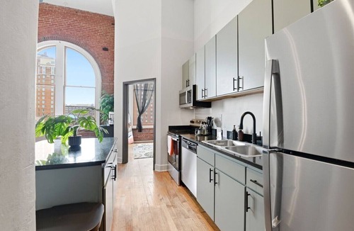 Downtown St. Louis Apartment | Modern 2BR/2BA Loft | Resort Amenities + Downtown St. Louis