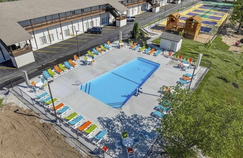 Kimberling City Condo | Modern 2BR Condo # LAKE VIEW # Indoor-Outdoor Pool