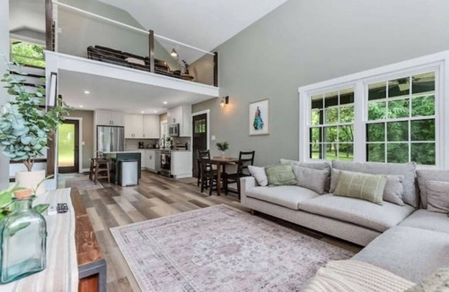 South Belmont House | Modern 3 BR house in Belmont