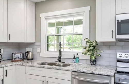 South Belmont House | Modern 3 BR house in Belmont