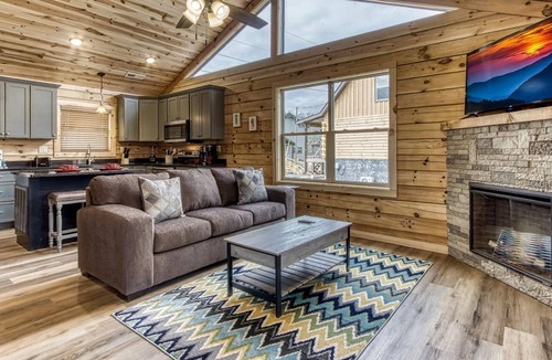 Sevierville Cabin | Modern 3BD Cabin at Eagles Ridge Resort w/Fireplace, Hot Tub, Air Hockey, Arcade and Community Pool