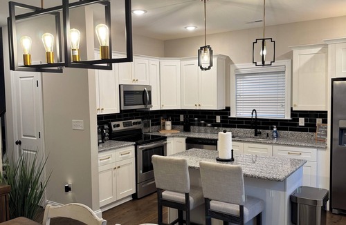 Mosby House | Modern 3BR 2.5BA Gated Home Near VCU & Downtown