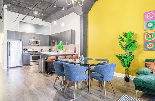 Near South Side Hotel | Modern 3BR BA Downtown Chicago Getaway Near McCormick