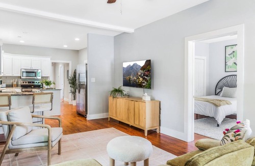 Downtown Villa | Modern 3BR Downtown Retreat - Bright Stylish - 5 min from WakeMed